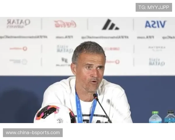 恩里克谈门将竞争：萨福诺夫是否持续首发取决于状态